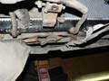 Вырванный крепеж продольной балки